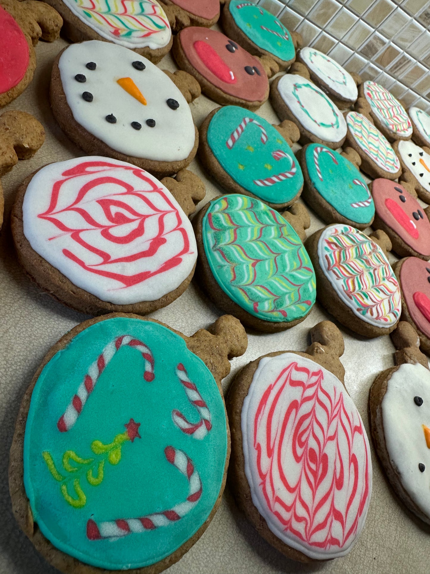 Xmas Large Bauble Biscuit